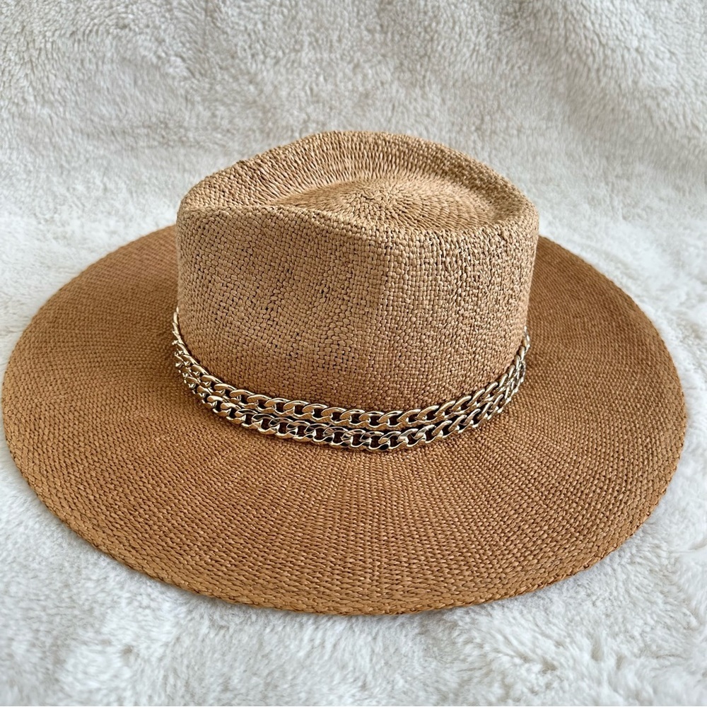 NEW!!! Women straw hat with gold chain